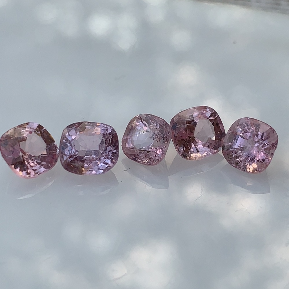 Natural Pastel Pink Spinel: Lot of 5 Cushion Cut Gemstones - Picture 7 of 15